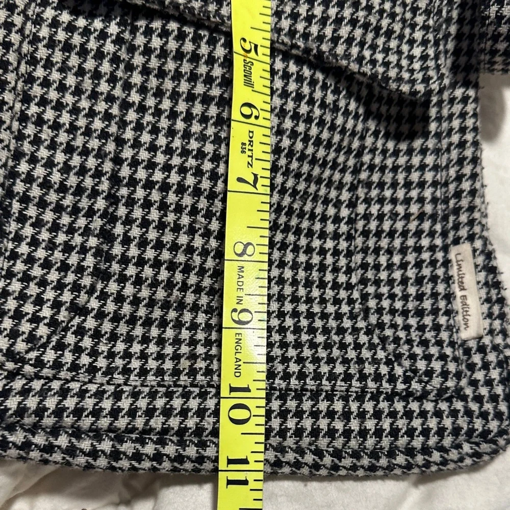 Kavu Houndstooth Crossbody Bag with Red Zipper‎